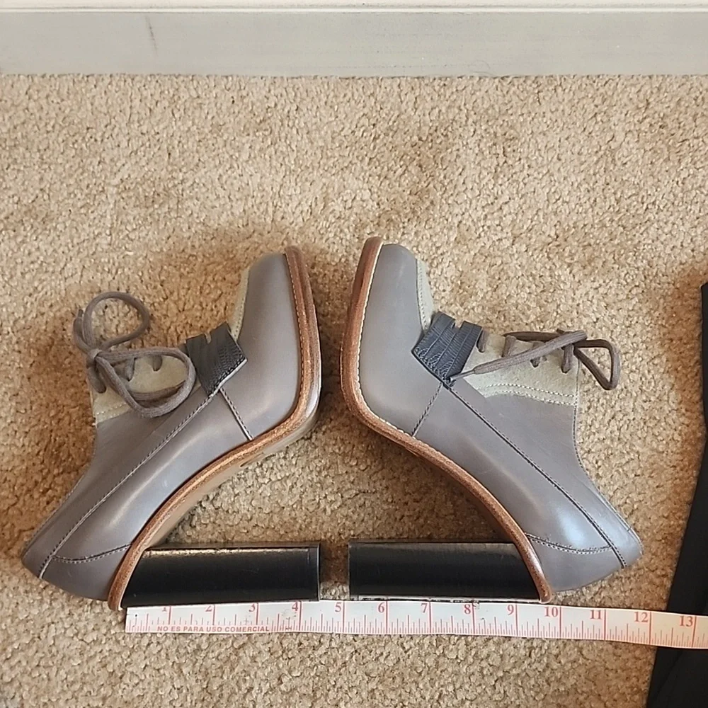 Chloe Leather Pumps - Picture 10 of 16